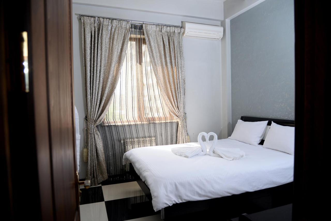 Royal Plus Hotel Jerevan Exteriör bild