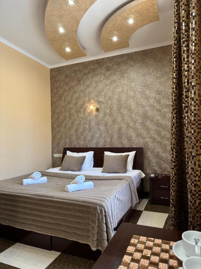 Royal Plus Hotel Jerevan Exteriör bild
