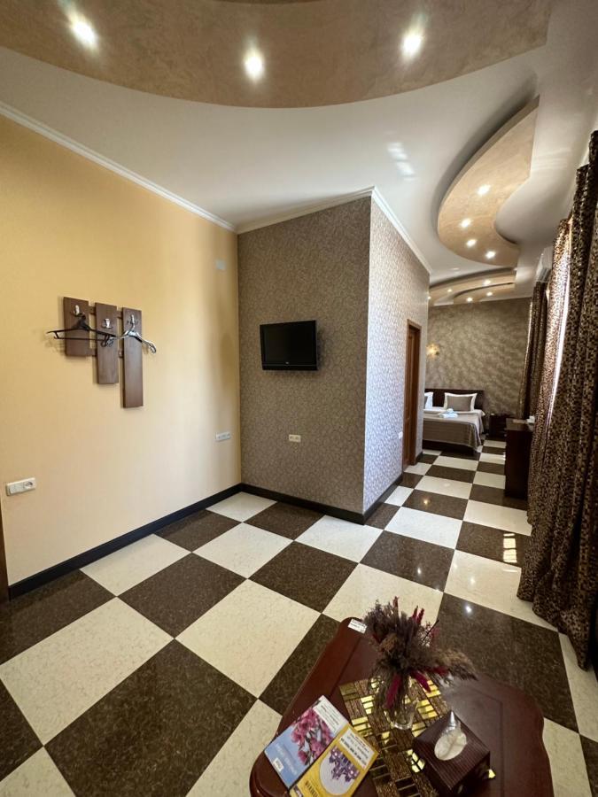 Royal Plus Hotel Jerevan Exteriör bild