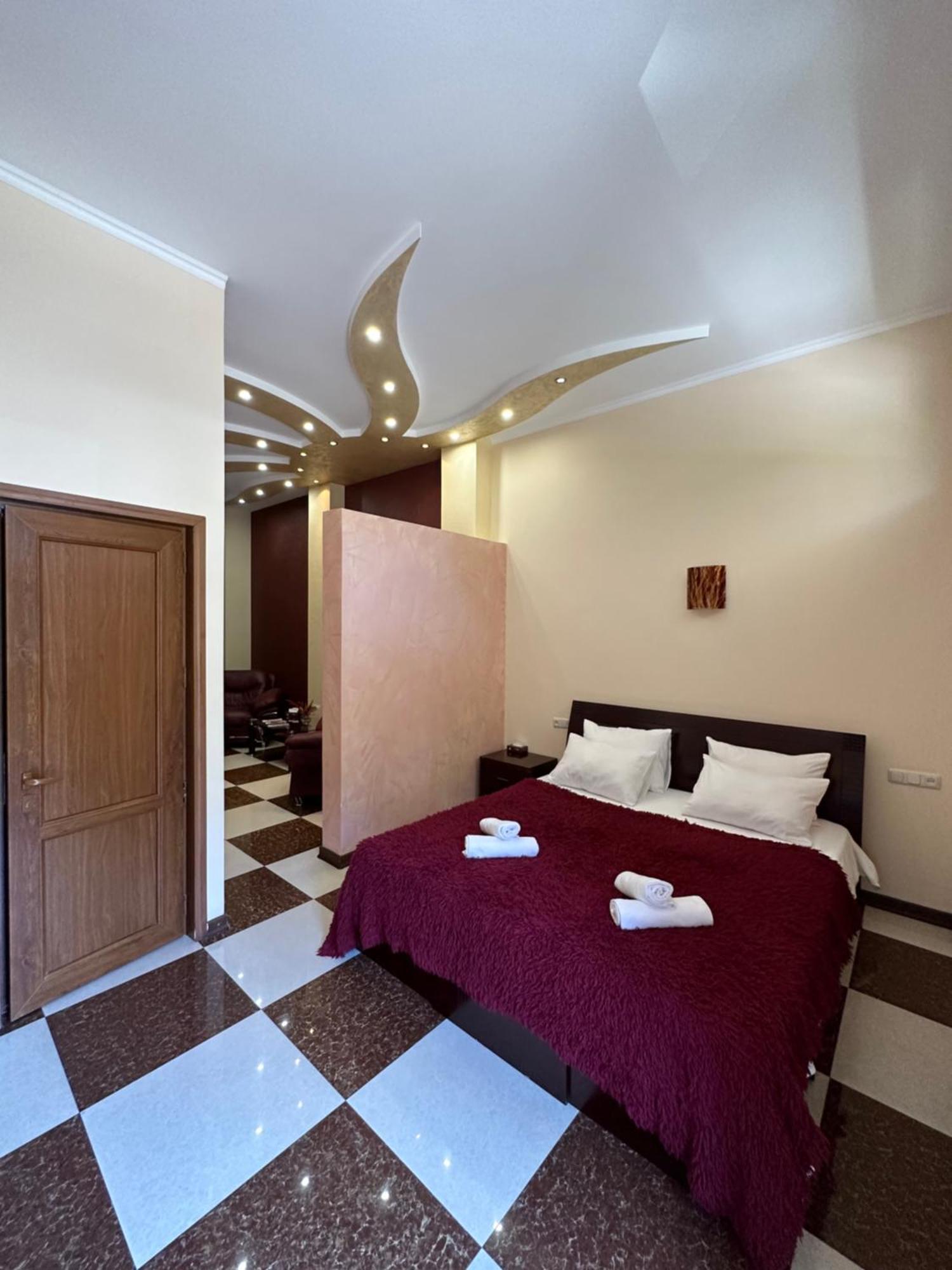 Royal Plus Hotel Jerevan Exteriör bild