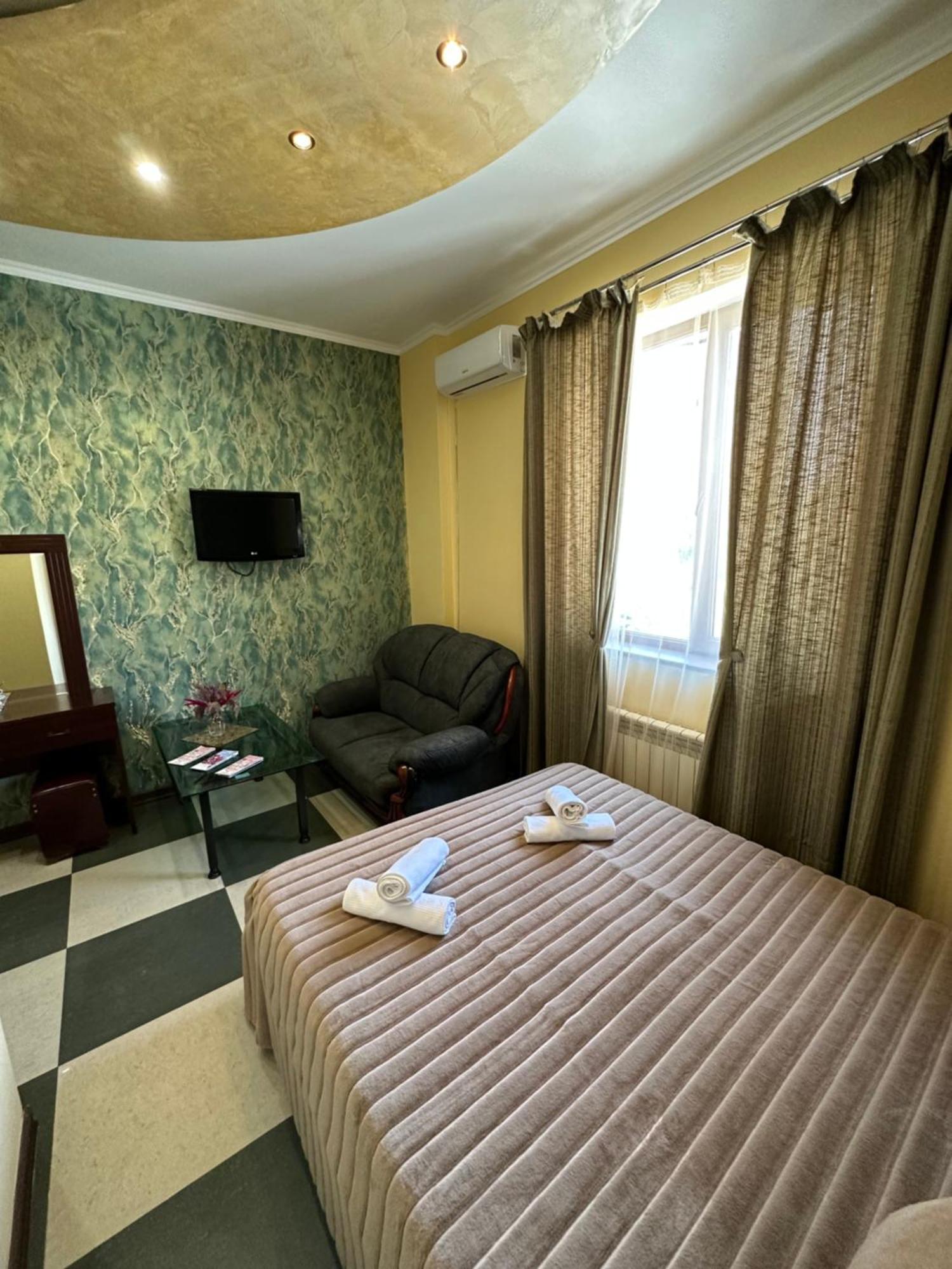 Royal Plus Hotel Jerevan Exteriör bild